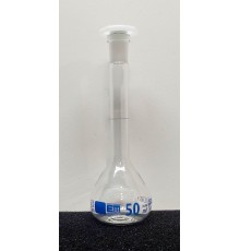 Колба мерная Hirschmann 50 мл, класс A, светлое стекло, со шлифом NS 12/21 и пластиковой пробкой